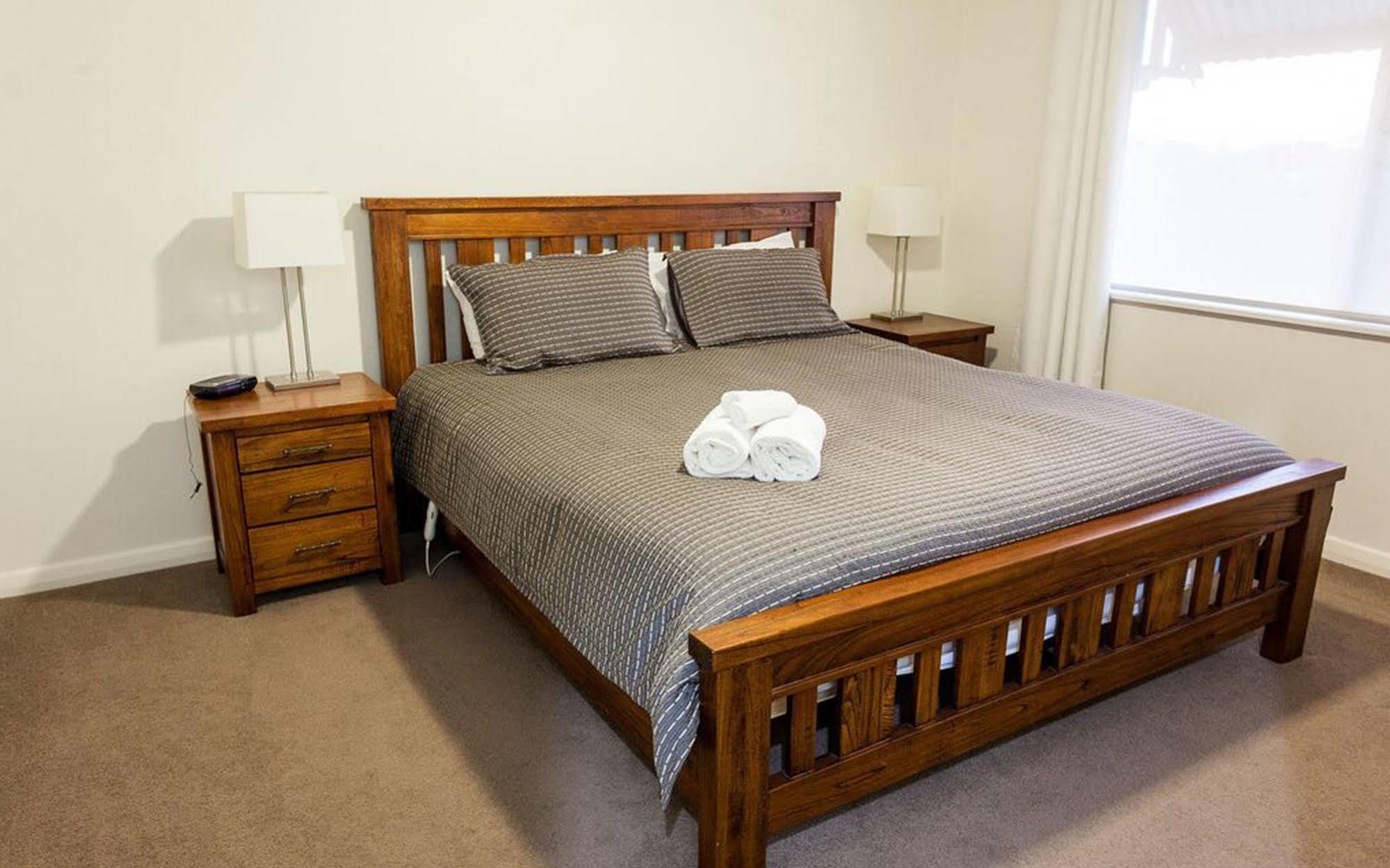 Point Lonsdale Holiday Apartments (Adults Only) Queenscliff Eksteriør billede